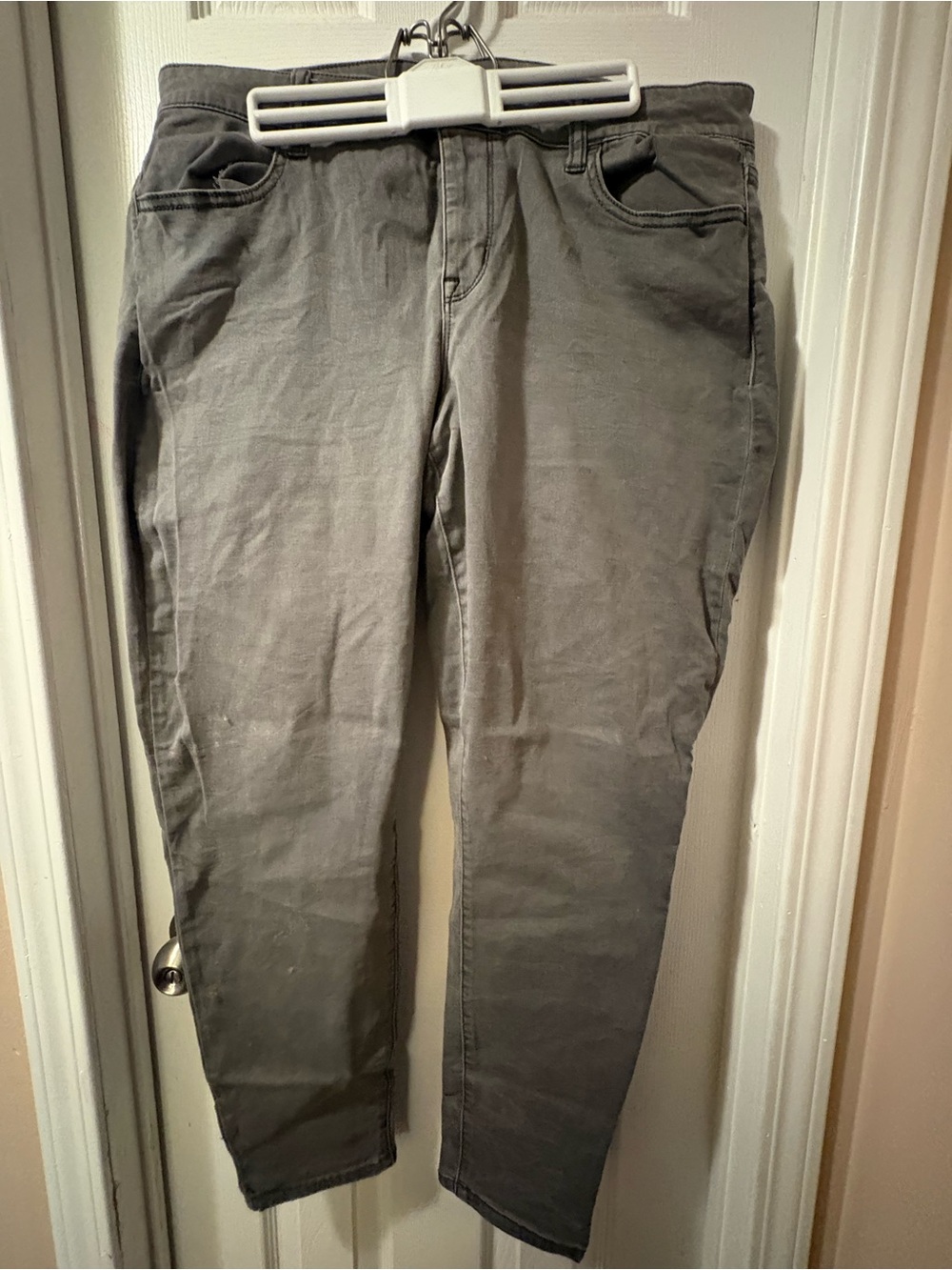 Maurices Women's Skinny Pants in Charcoal Gray